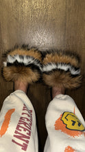 Load image into Gallery viewer, MULTICOLOR FUR SLIDES
